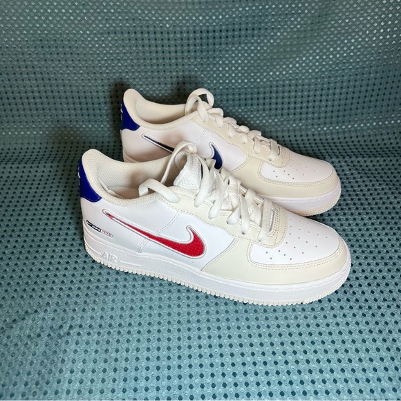 ***NWT*** Nike Air Force 1 LV8 (GS) Red, White & Blue - Picture 3 of 9